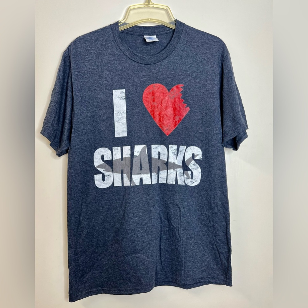 2/$20 ⭐️ I ❤️ Sharks Graphic T Shirt Size M